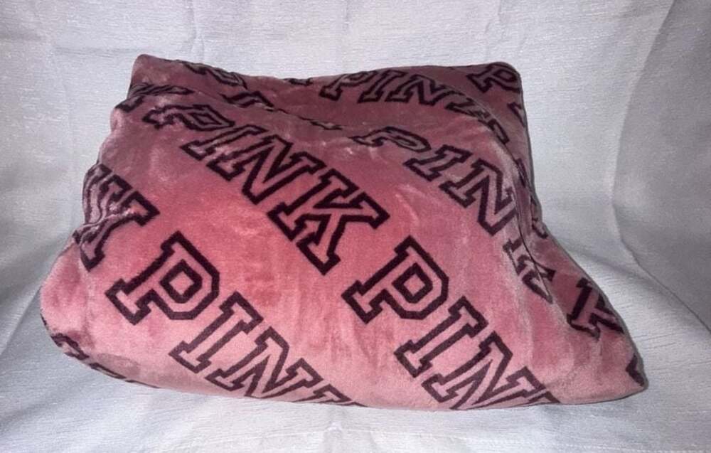 Victoria's Secret PINK Cozy Logo Plush Sherpa Blanket 50x60